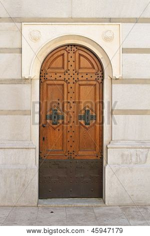 Dveře kostela