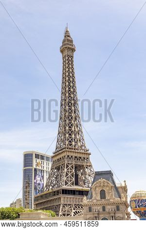 Las Vegas, Usa - May 23, 2022: View To Eiffel Tower Replique In Las Vegas. In This Replca A Restaura