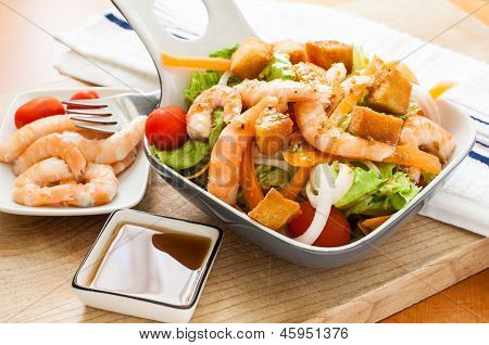 Salat mit Garnelen