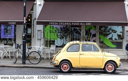 London, Uk - 11 March 2022: Retro Fiat 500 Parked Outside Of An Organic Cafe In The Heart Of Notting