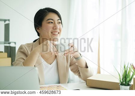 Happy Young Asian Female Freelan Sit In Online Clothing Store..