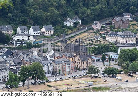 Sankt Goarshausen, Germany - 08 04 2022: Sankt Goar Waterfront With The Steep Road To The Castle