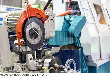 Accuracy And Precision Electric Circular Saw Machine For Metal Cutting With Depth Few In Industrial 