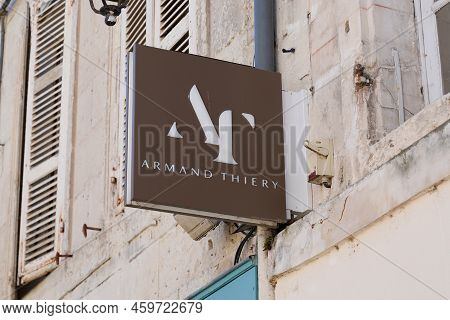 Bordeaux , Aquitaine  France - 08 08 2022 : Armand Thierry At Boutique Clothing Shop Text Brand And 