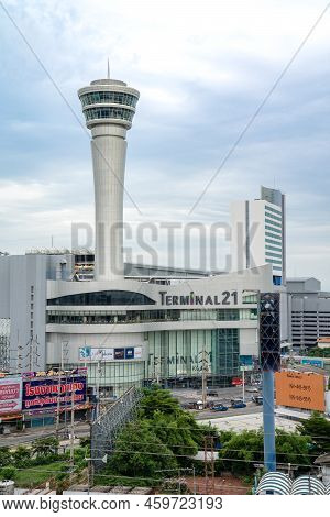 Nakhon Ratchasima, Thailand - 15 August 2020, The Environment Of The Building Of Terminal 21 Departm