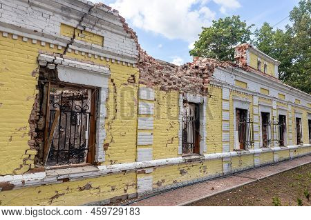 Kharkiv Reg, Ukraine - Jul. 30, 2022: Completely Destroyed Building Of The Museum Of Ukrainian Philo