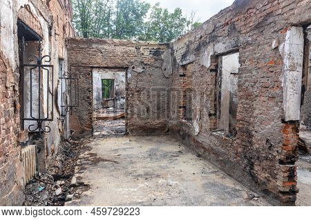 Kharkiv Reg, Ukraine - Jul. 30, 2022: Completely Destroyed Building Of The Museum Of Ukrainian Philo