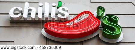 Philadelphis, Pennsylvania, Usa - 29 April 2022: Horizontal Picture Of A Chili's Restaurant Logo On 