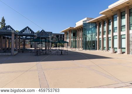 Claremont, Ca - August 13 2022: Outdoor Seating Area At Harvey Mudd College