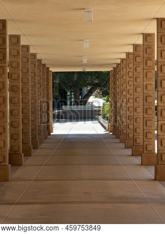 Claremont, Ca - August 13 2022: Outdoor Corridor On The Campus Of Harvey Mudd College