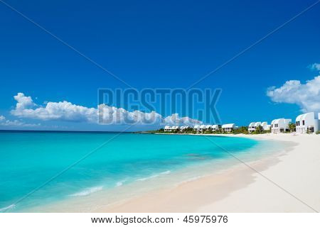 Bela praia na ilha de Anguilla, Caribe