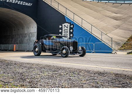 Lebanon, Tn - May 14, 2022: Wide Angle Front Corner View Of A 1932 Ford Model B Highboy Roadster Dri