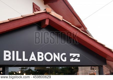 Bordeaux , Aquitaine  France - 08 08 2022 : Billabong Logo Brand And Text Sign On Wall Facade Store 