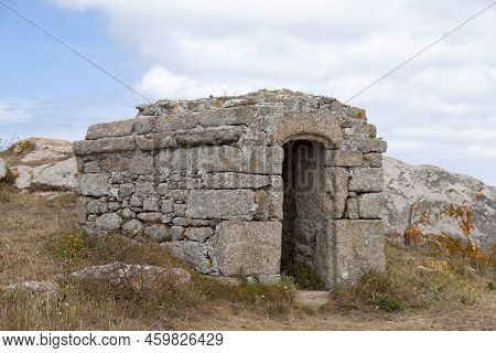 Old Guard Post Of Trémazan Post Used By Customs Officers Patrolling The Coast In The Town Of Landunv