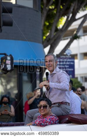 Los Angeles, Ca - August 14 2022:  Los Angeles Mayor Eric Garcetti Rides In A Convertible During The