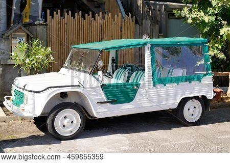 Bordeaux , Aquitaine  France - 08 08 2022 : Citroen Mehari Ancient Beach Car White Green Convertible