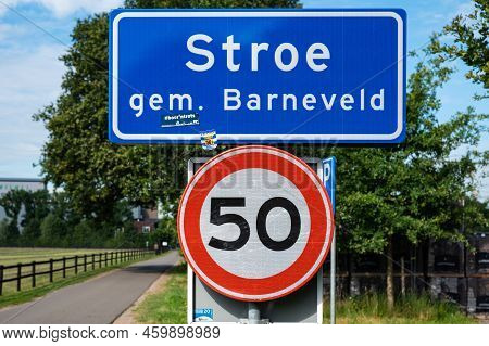 Stroe, Gelderland, The Netherlands, 07 12 2022 - Sign Indicating Borrow And Municipality As Well As 