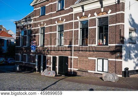 Zaltbommel, Gelderland, The Netherlands - 07 12 2022 - Facade Of A Residential House In A Row