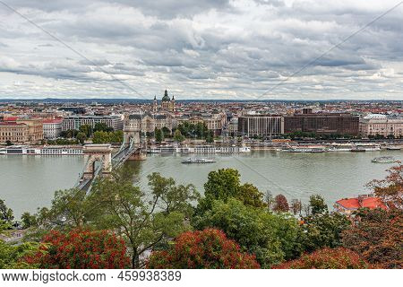 Budapest, Hungary - September 18, 2016: The Chain Bridge Szechenyi Lanchid In Budapest. Budapest Hun