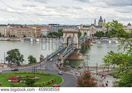Budapest, Hungary - September 17, 2016: The Chain Bridge Szechenyi Lanchid In Budapest. Budapest Hun