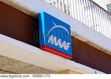 Bordeaux , Aquitaine  France - 08 15 2022 : Maaf Logo Brand And Sign Text On Entrance Office Insuran