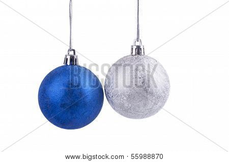 Weihnachtskugel auf weiÃŸem Hintergrund.