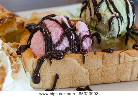 Honey Toast And Ice Cream