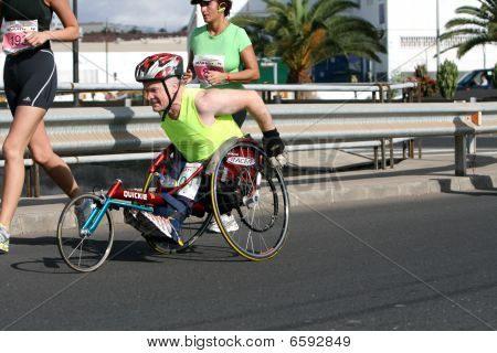 Zdráhali Sport vozíku v Lanzarote Marathon 2009 v Lanzarote Maraton 2009