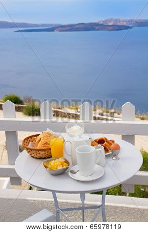 breakfast by seaside