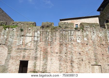 Wall Of Sigismondo Castle (castello Sidzhizmondo).