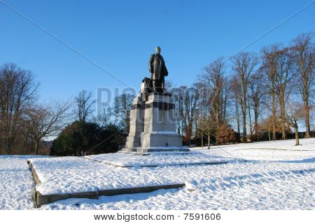 Statue im winter