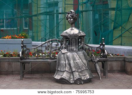 Monument 'Lyuba' in the center of Omsk