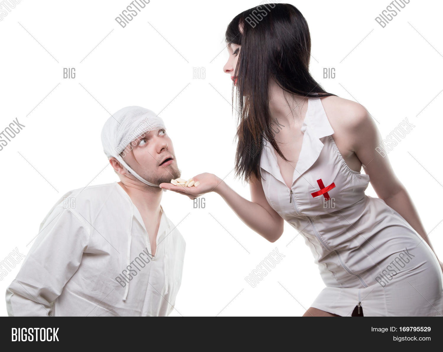 медсестре предложили. медсестре предложили. блокнот медсестры. медицинская сестра и пациент. медсестре предложили.