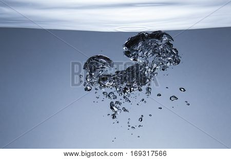 Air bubbles in water, similar to the liquid melal