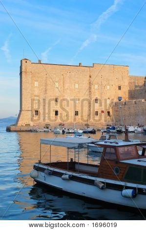 ท่าดูบรอฟนิก