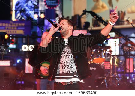 NEW YORK-DEC 31: Recording artist Luke Bryan performs onstage during Dick Clark's New Year's Rockin' Eve at Times Square on December 31, 2015 in New York City.