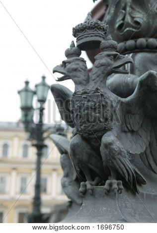 Pomnik Mikołaja I na St Isaac jest kwadrat