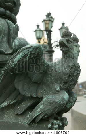 Pomnik Mikołaja I na St Isaac jest kwadrat