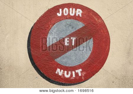 Nessun segno di parcheggio sul muro