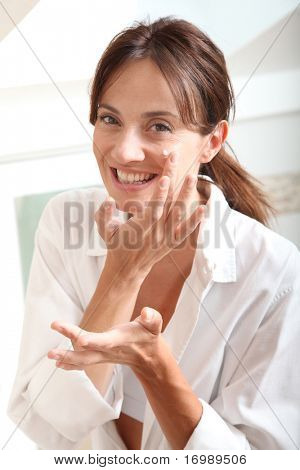 Kadın moistuizing vücudu
