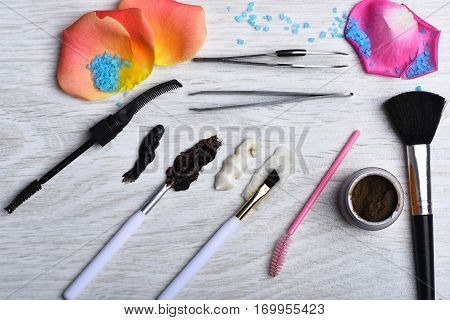 Hair Dye, Makeup Sponge, Brushes, Eyebrow Brush, Tweezers