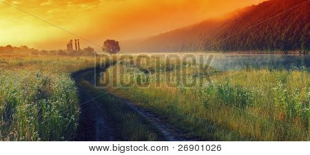 Paisagem bela manhã com o Rio