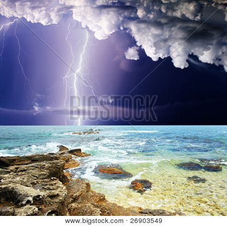 Summer storm cominciando con fulmini