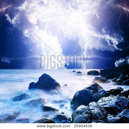 Summer storm cominciando con fulmini