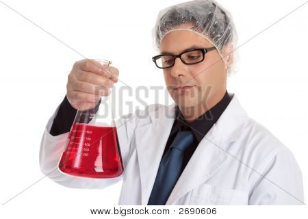 Chemik nesoucí velké baňka