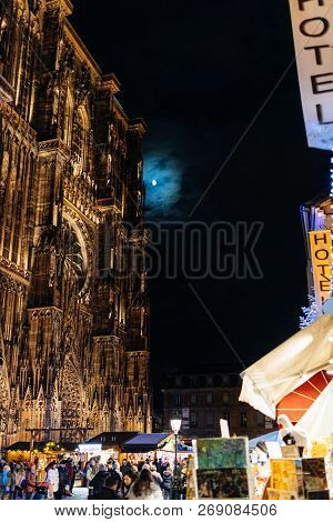 Strasbourg, France - Nov 29, 2017: Vmajestic Notre-dame Cathedral And Maison Kammerzell Decorated Wi