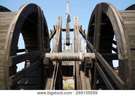 Rope Tensioning Mechanism For Loading The Catapult