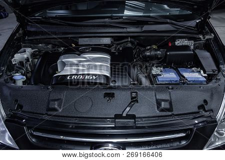 Novosibirsk, Russia - November 16, 2018: Kia Carnival,  Close-up Of The Engine, Front View. Photogra