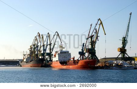 Nefs dans le Port