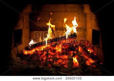 brûler le feu dans la cheminée